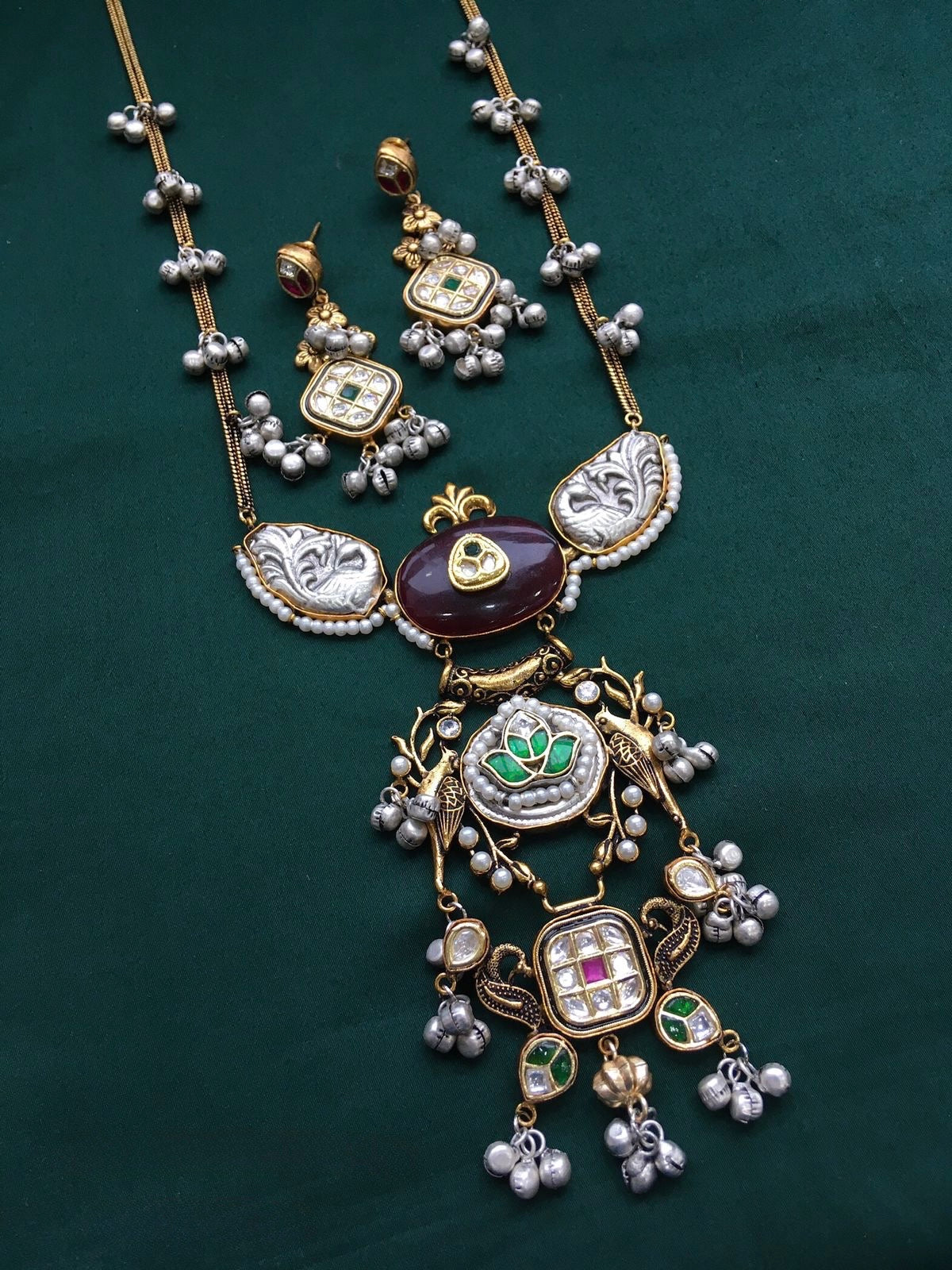 Ishita Necklace Set