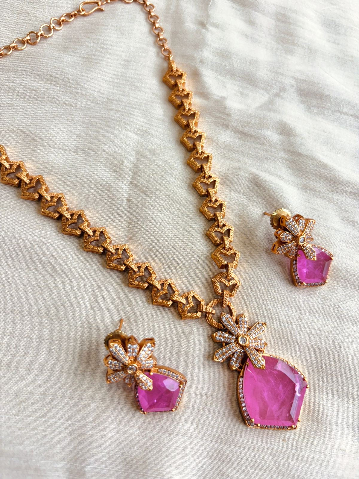 Anaya Necklace Set