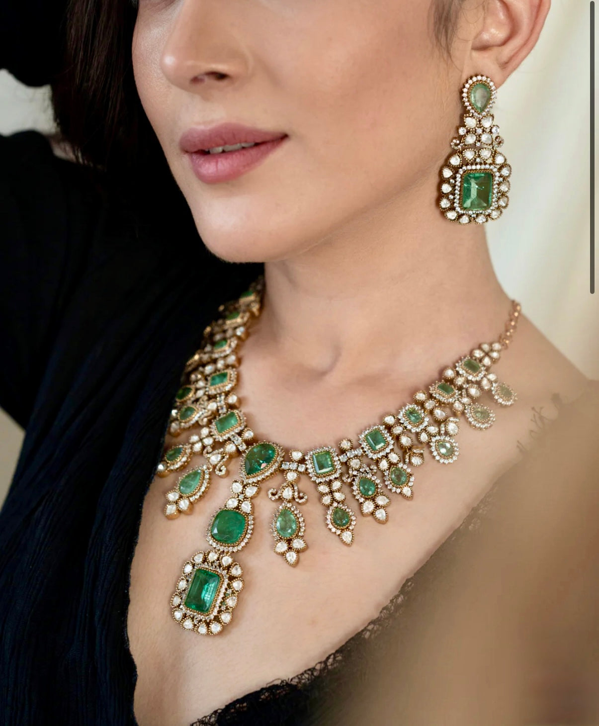 Shubika Necklace Set