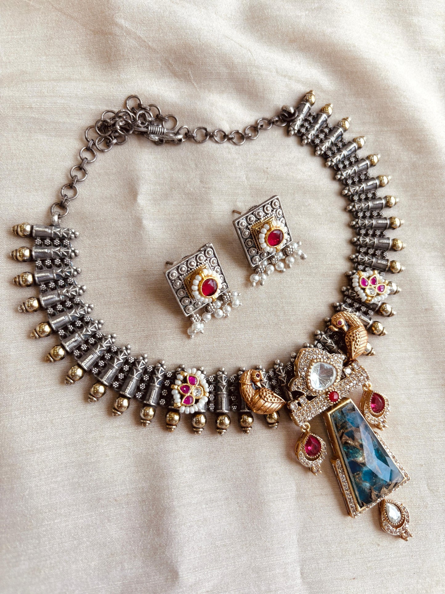 Minaxi Necklace Set