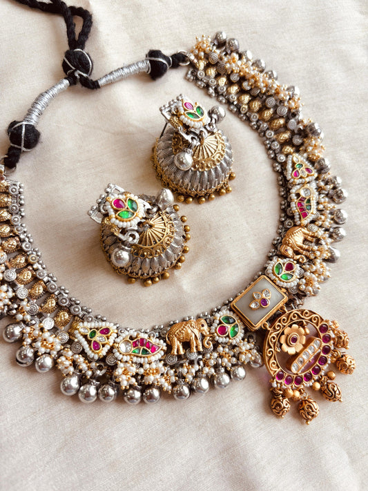 Avni Necklace Set