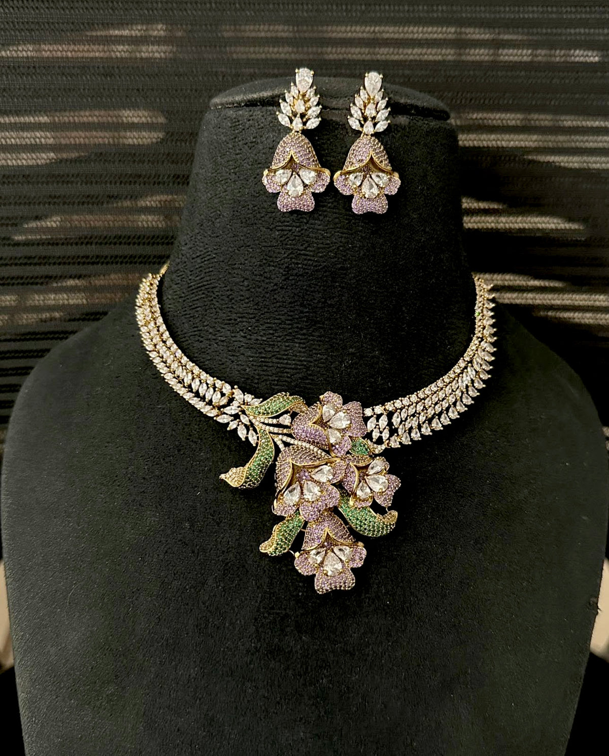 Paave Contemporary Necklace Set