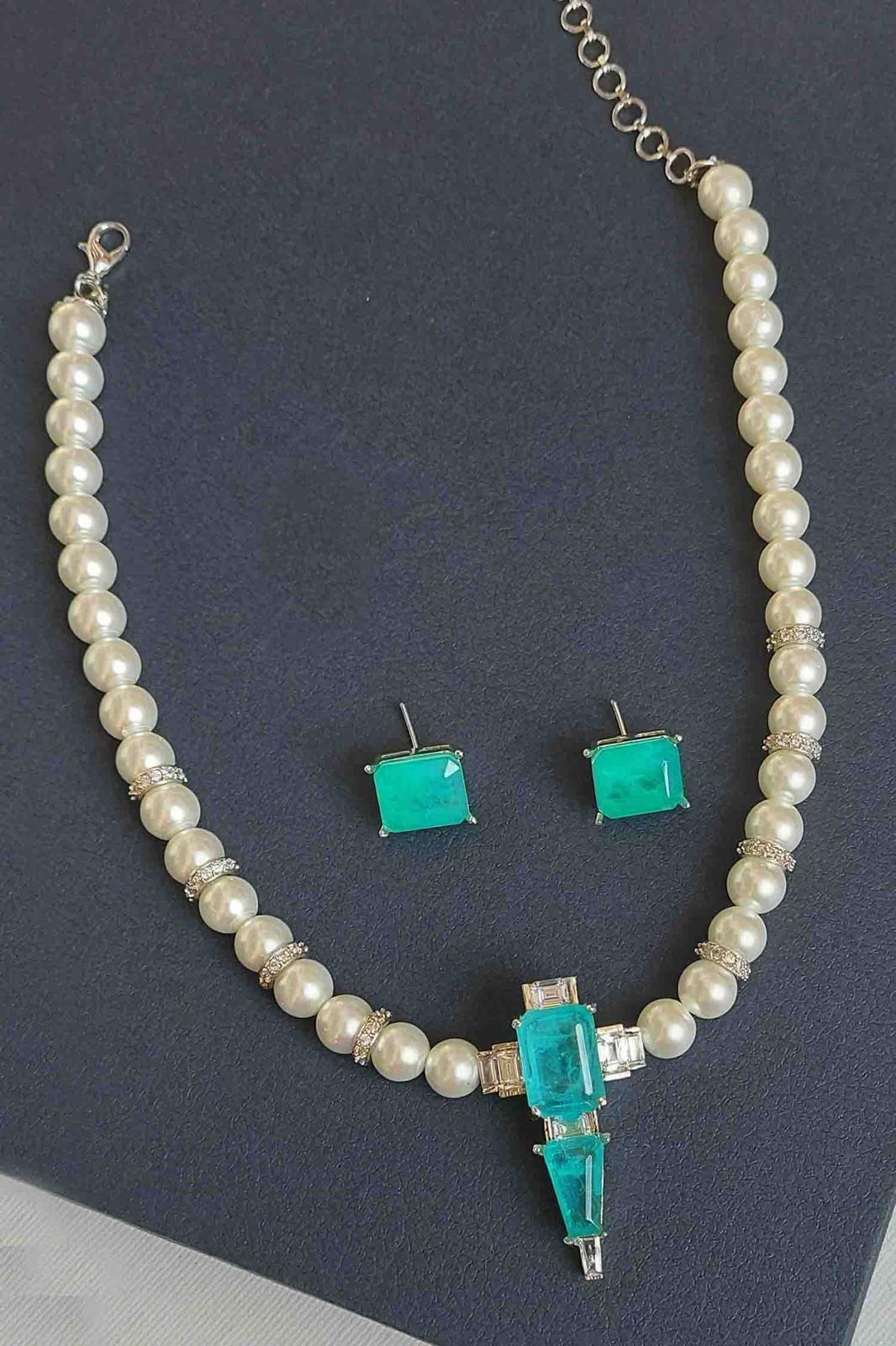 Rhea Necklace Set
