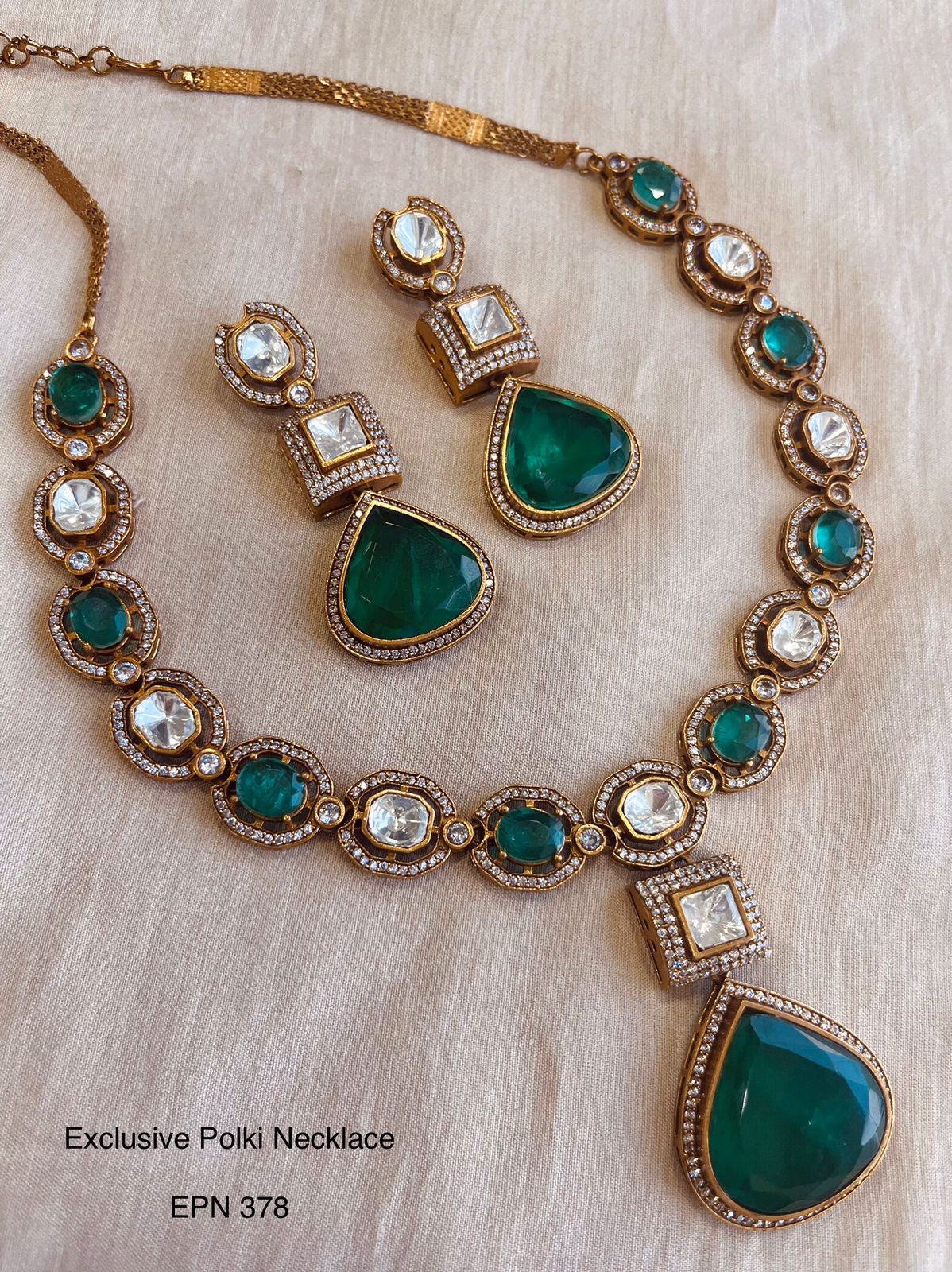 Vaani Necklace Set