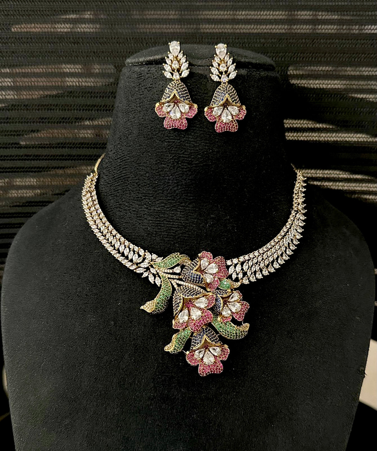 Paave Contemporary Necklace Set