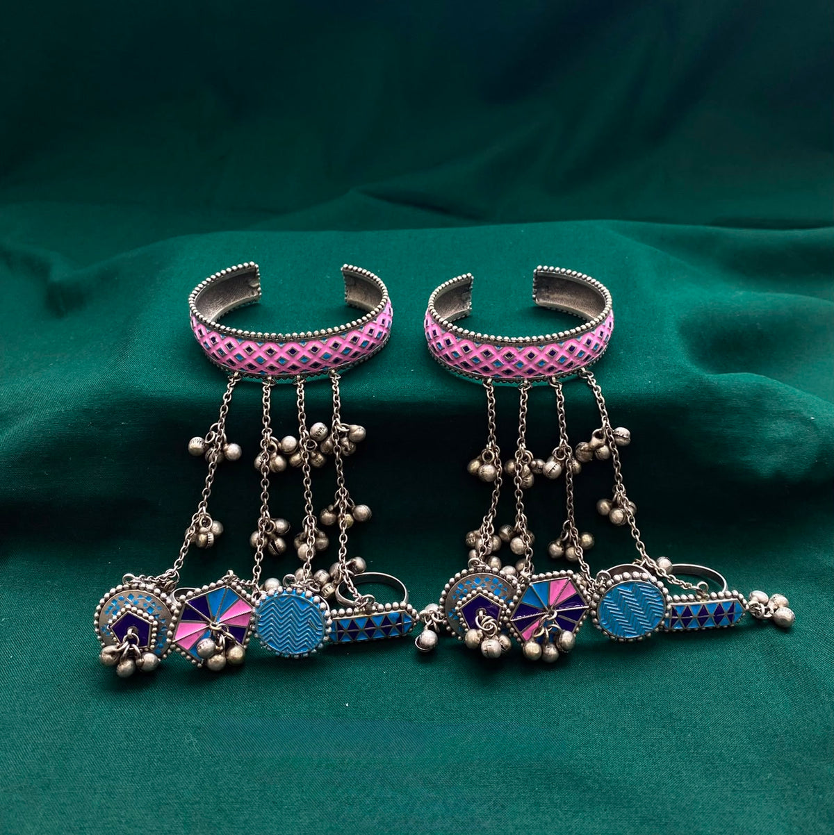 Enameled Haathphool