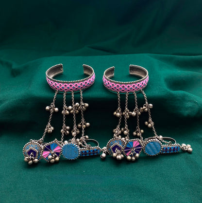 Enameled Haathphool