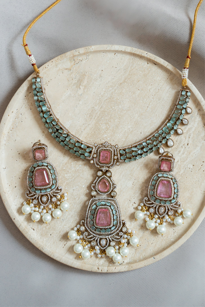 Azra Necklace Set