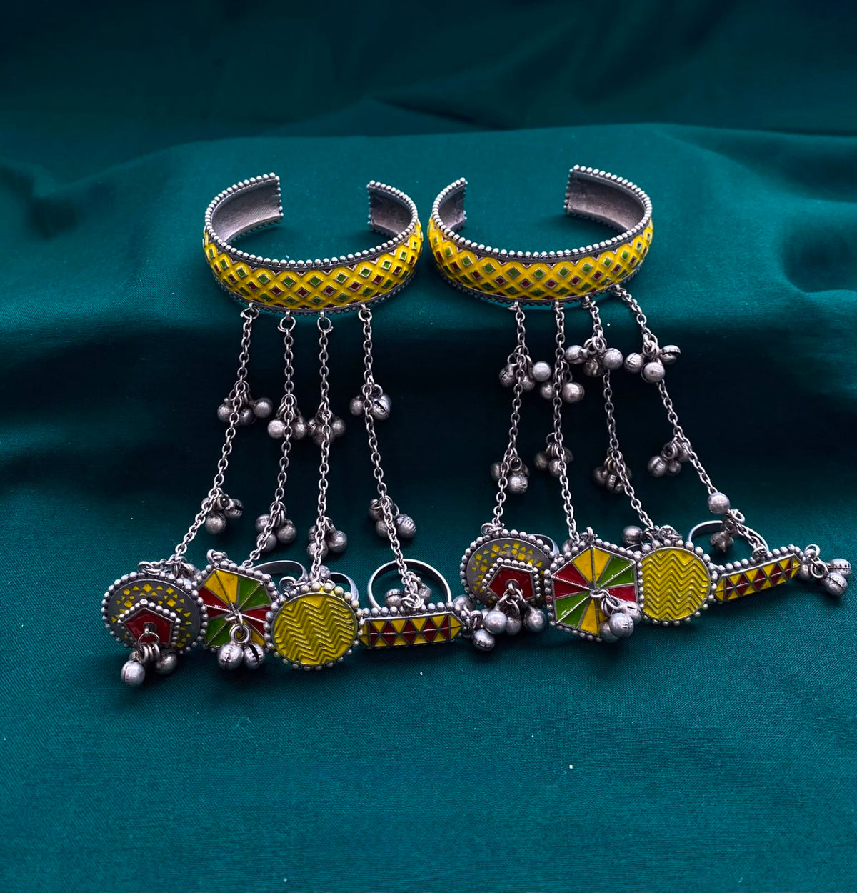 Enameled Haathphool