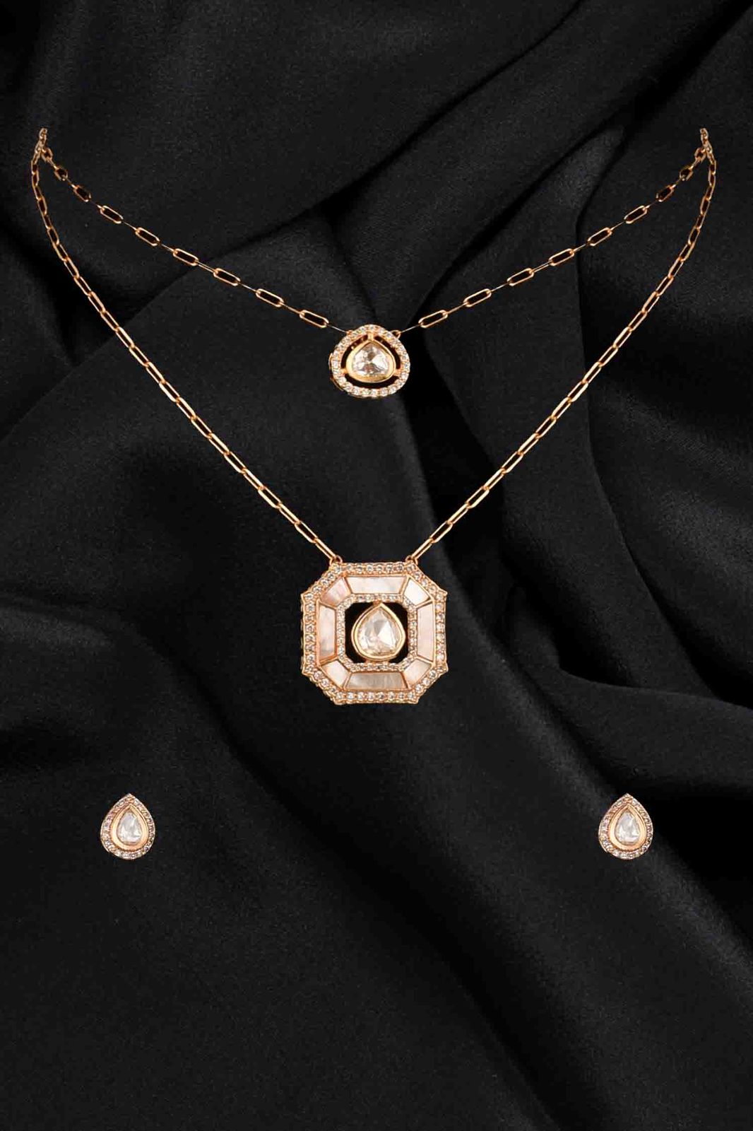 Nyra Layered Necklace Set